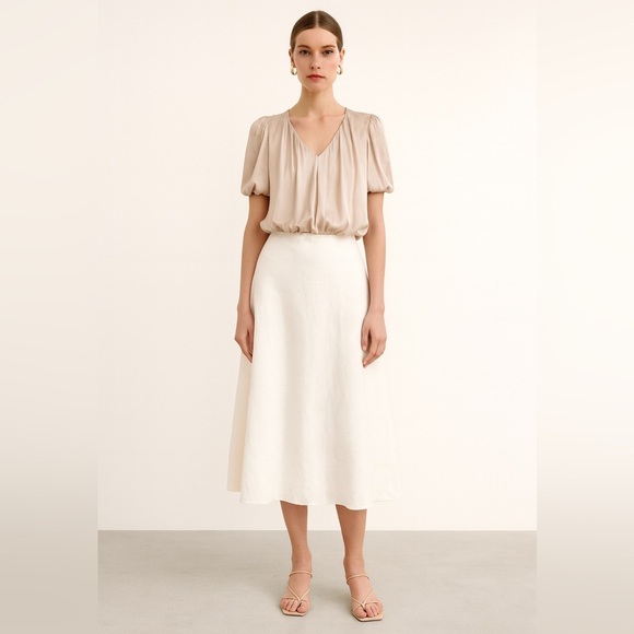 Astr Tops - ASTR NWT feminine bubble hem & sleeve top IN champagne color. Small